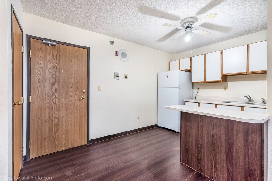 Kitchen - 3305 Sunset Ave