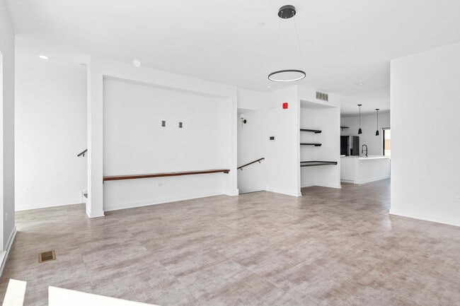 Building Photo - 6605 North Ave