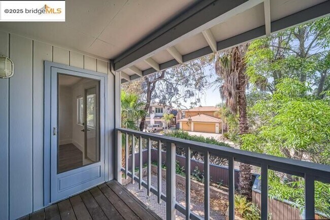 Building Photo - 905 Lido Cir