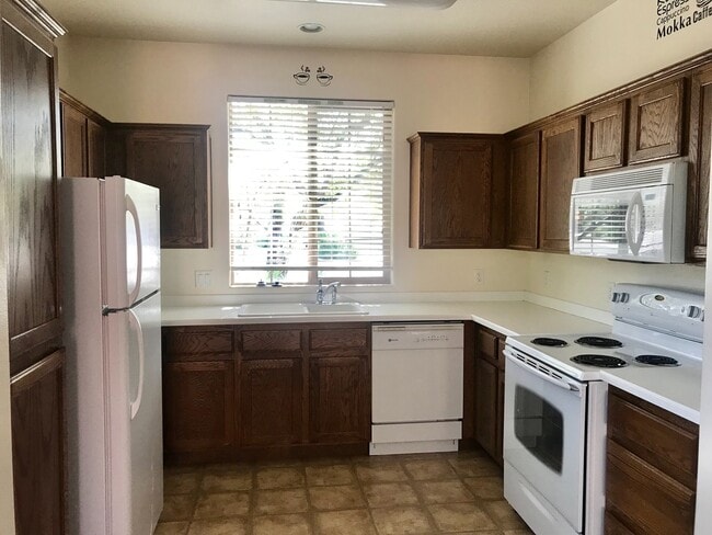 Building Photo - Great home in Coral Canyon!