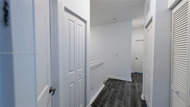 Building Photo - 2628 SE 28th Dr