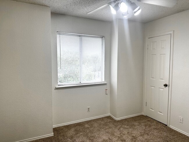 Building Photo - 512 Dusty Leather Ct