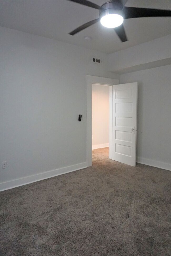 Building Photo - 2 BED 1 BATH DUPLEX MESTA PARK