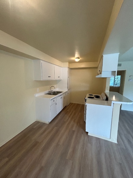 Building Photo - 1001 E Stearns Ave