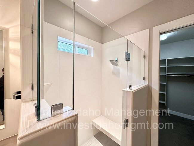 Building Photo - Rarely available in the most preferred River District! Available June 2026