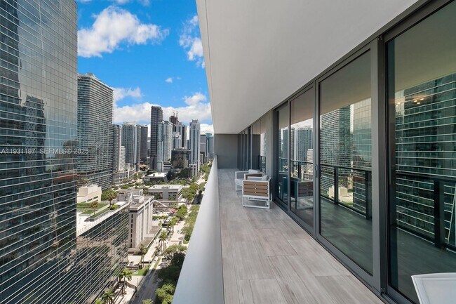 Building Photo - 1451 Brickell Ave