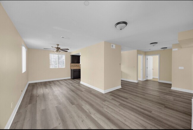 Building Photo - 338 E 36th St