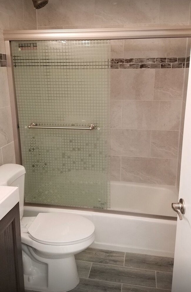 Building Photo - 5455 N Sheridan Rd