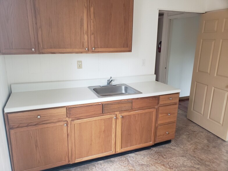 New Kitchen Cabinets and Countertop - 1542 Quarrier St