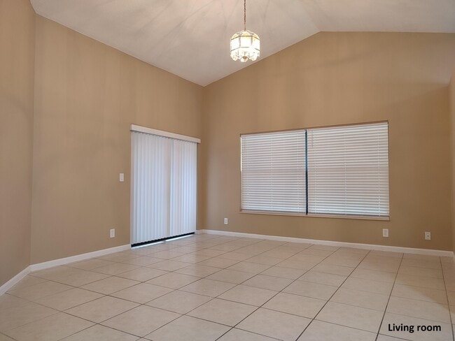 Building Photo - 3826 Circle Lake Dr