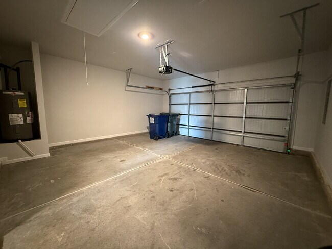 Building Photo - "Charming 3-Bedroom Retreat with Granite Elegance in Huntsville!"