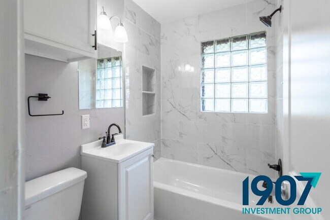 Building Photo - Completely Updated 3-Bed, 2-Bath Home in O...