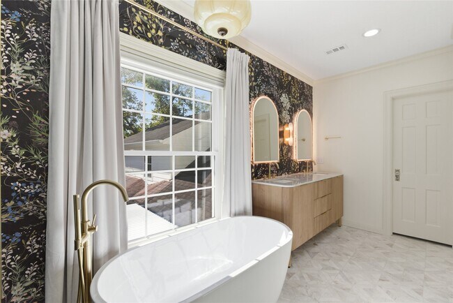 Building Photo - 6666 Fairfield St