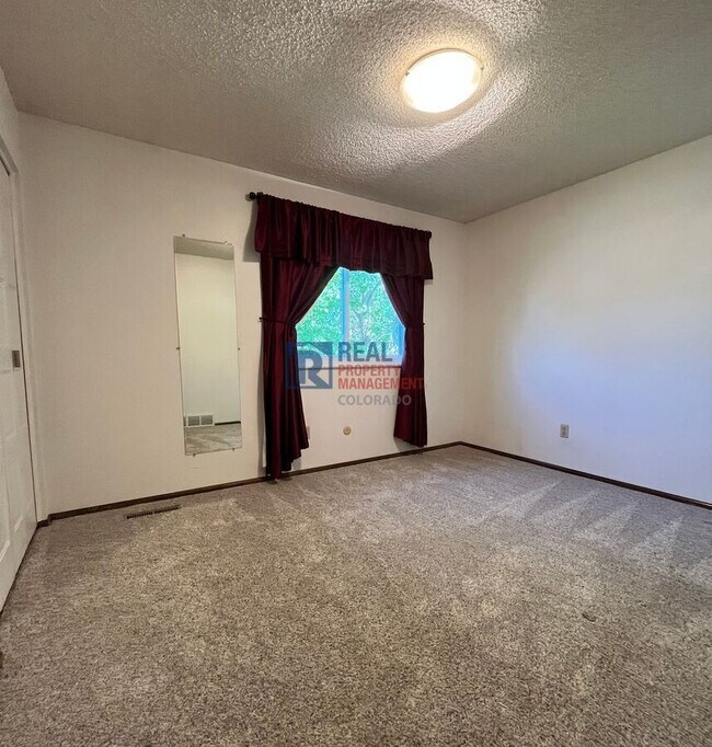 Building Photo - 4044 Cypress Ct