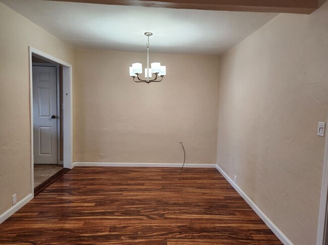 Building Photo - 1605 Flores St