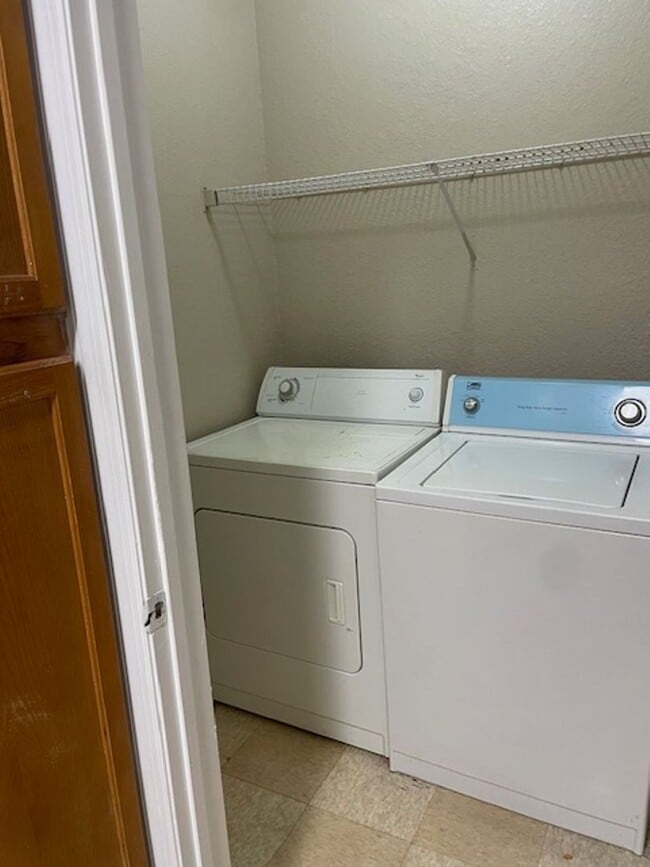 Building Photo - The Greens - 4221