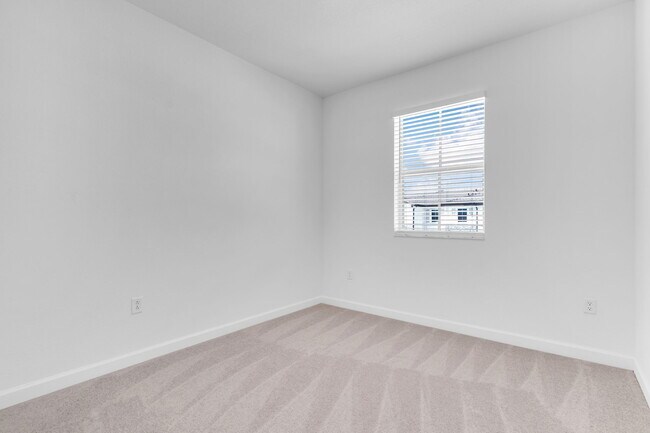 Building Photo - 2660 SE 28th St