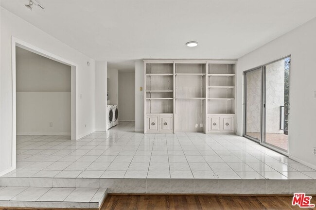 Building Photo - 1033 6th St