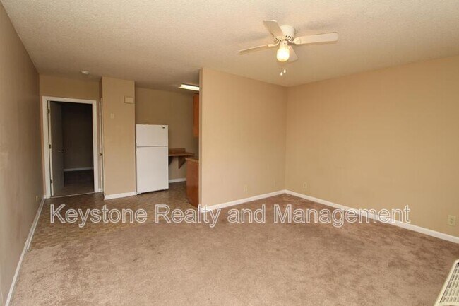 Building Photo - 706 Peachers Dr