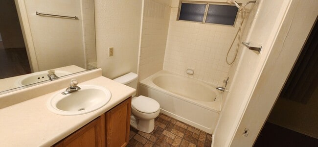 Building Photo - Beautifully Renovated 3 Bedroom- Rita Ranc...