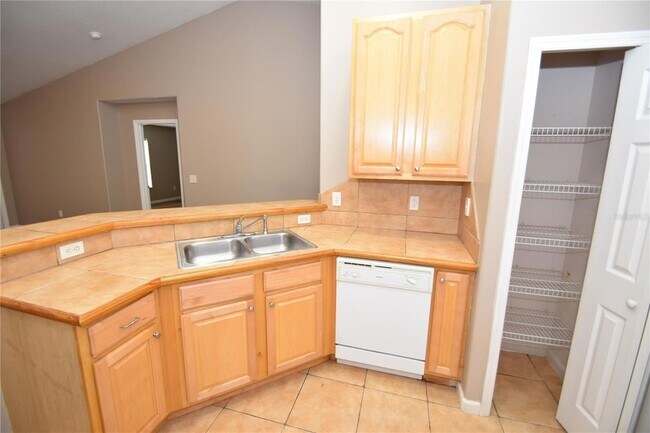 Building Photo - 7 Ryarbor Dr