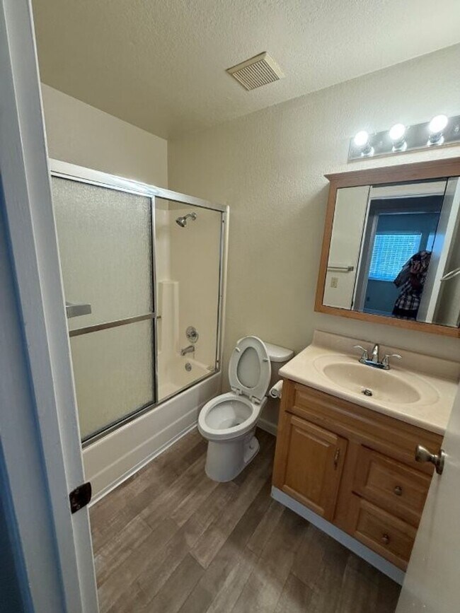 Building Photo - 2766 Applewood Dr