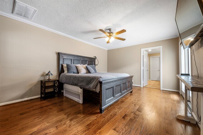 Building Photo - 1018 Trowbridge Dr