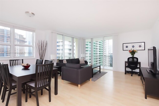 Building Photo - 1155 Brickell Bay Dr