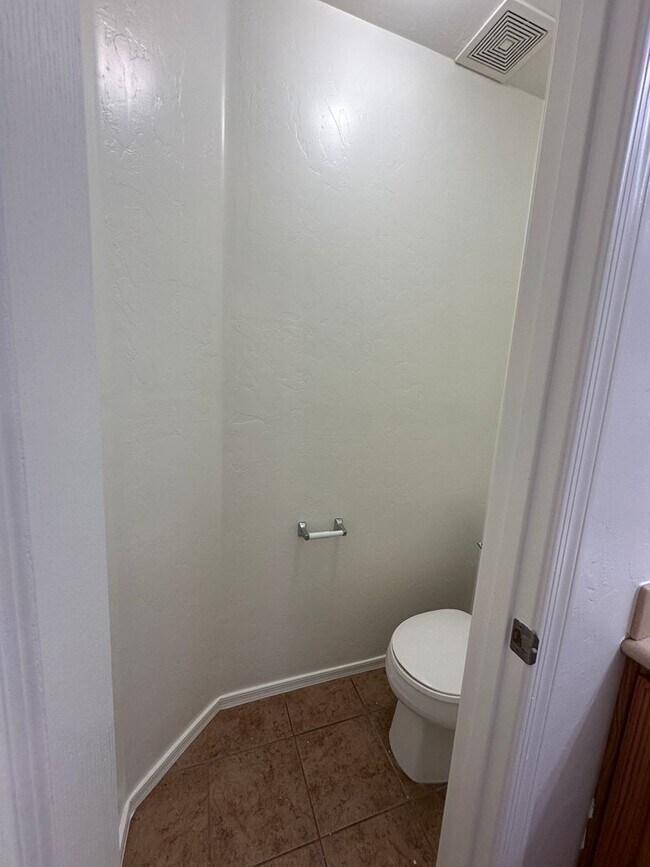 Building Photo - Beautiful 3 Bed 2 Bath House!!