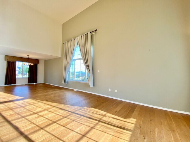 Building Photo - West Valley Home on a Hill