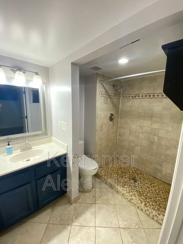 Building Photo - 124 Roberts Ln