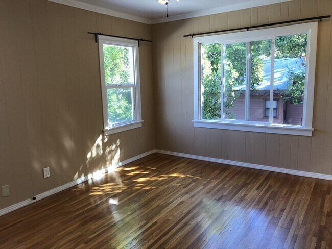 Building Photo - 507 E Cypress St