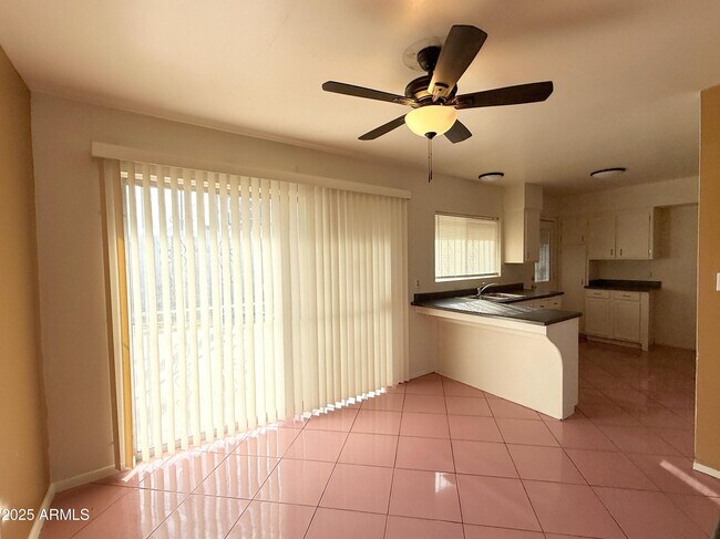 Building Photo - 617 W Minton St