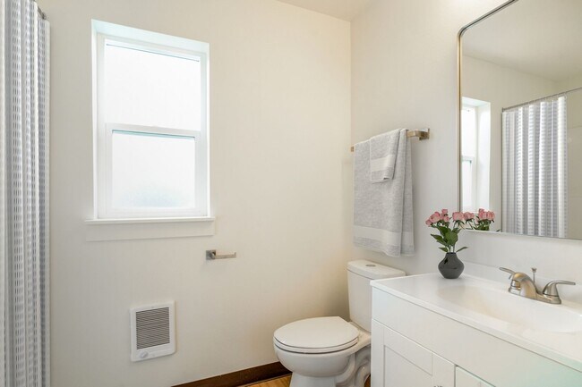 Building Photo - Stunning New Construction 1 Bedroom Cottages