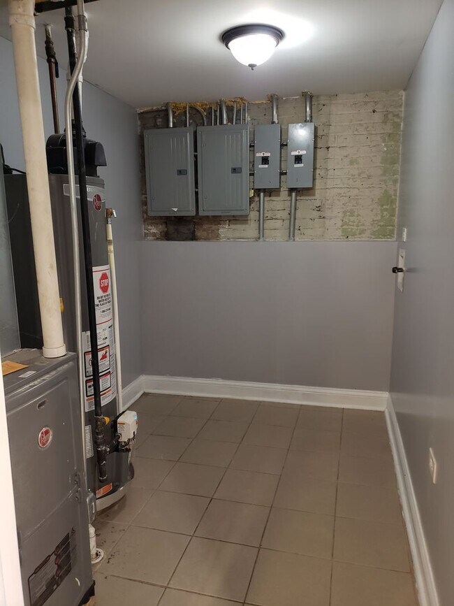 Building Photo - 8004 S Yale Ave