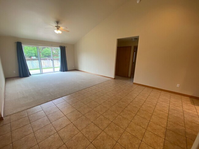 Building Photo - Nice 3 Bed, 2 Bath Home!