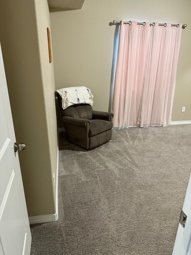 Building Photo - 9958 Golf Crest Dr
