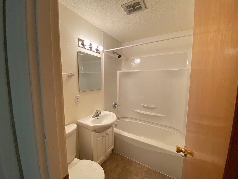 Building Photo - 2213 Philo Rd