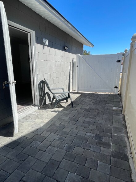 Building Photo - 634 Meadowvale Dr