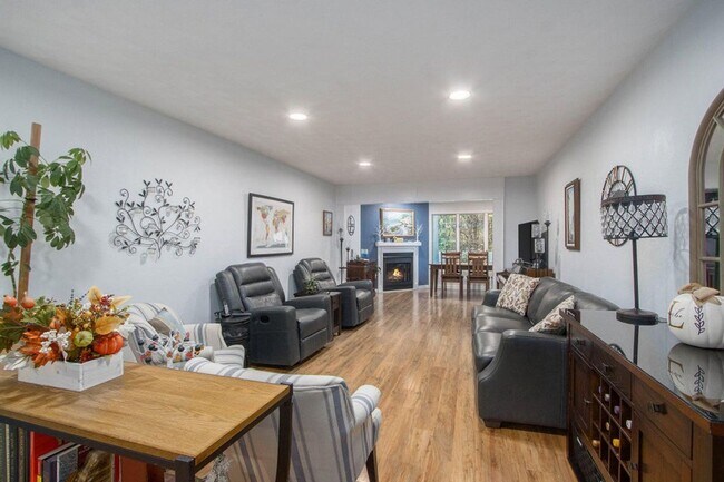 Building Photo - Lovell 237/239 - PLACEMENT