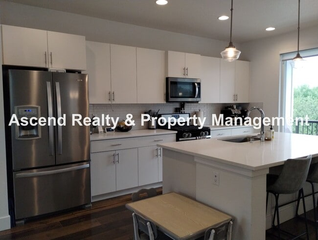 Building Photo - Like New 4 Bed Beauty Full Bed & Bath on Main Next to Commonwealth Lake & Minutes to Cedar Hills ...