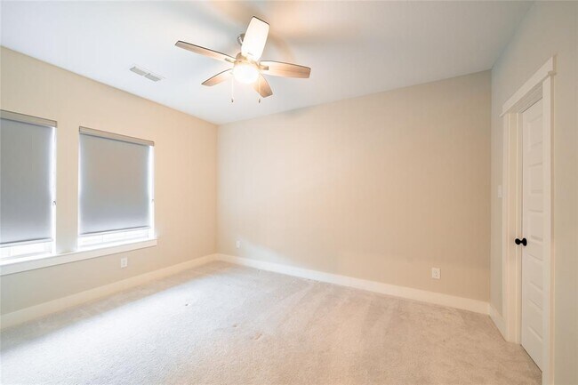 Building Photo - 10922 Brambling Wood Dr