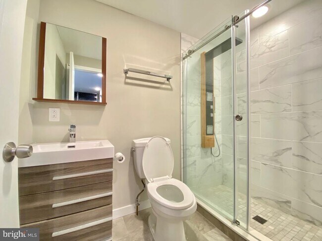 Building Photo - 1 W Main St