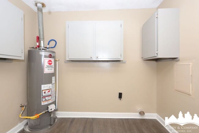 Building Photo - 5343 Cedar Bluff Dr