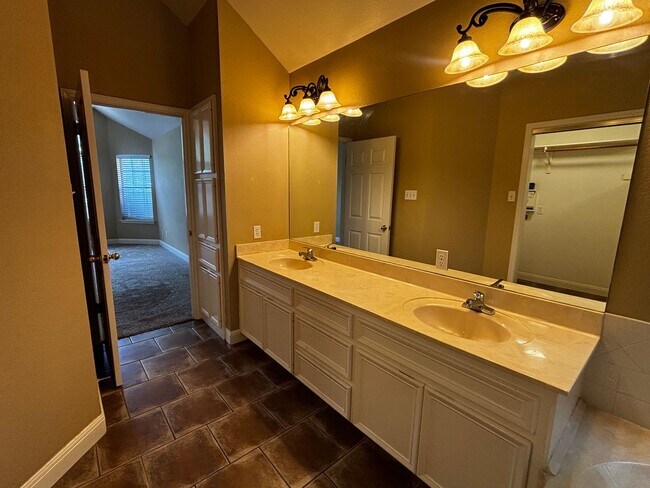 Building Photo - Beautiful 4 bed home in Round Rock