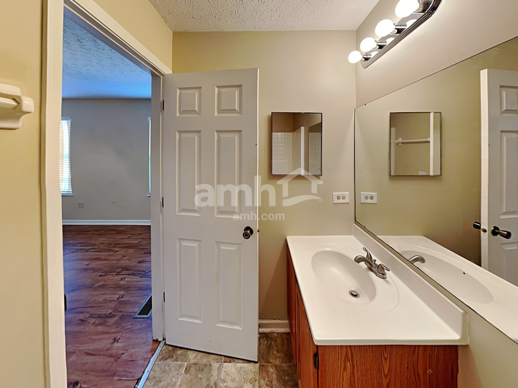 Building Photo - 4870 Bixby Ridge Dr E