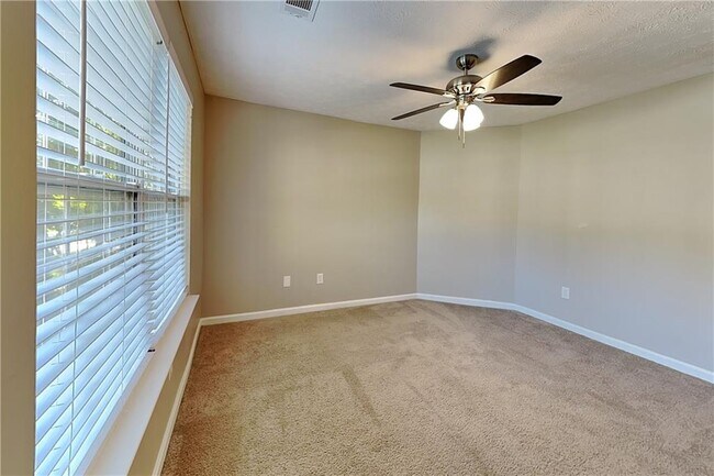 Building Photo - 1357 Lamont Dr SW