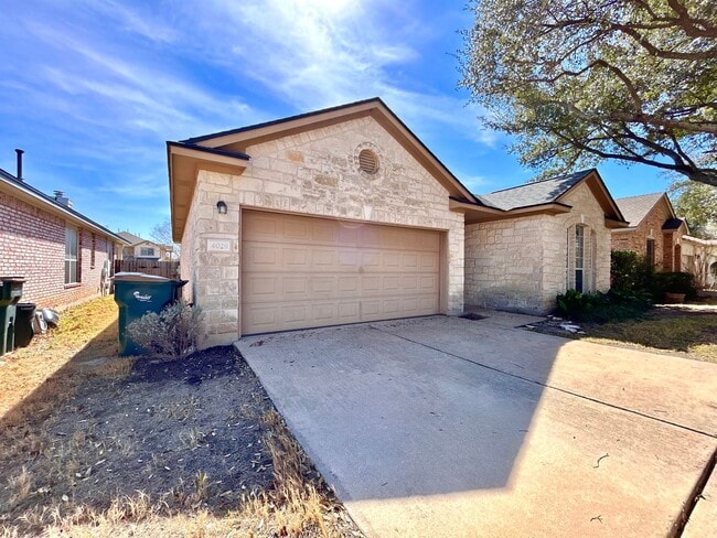 Building Photo - Charming 3 Bed / 2 Bath One-Level Home with 2-Car Garage & Fenced Yard