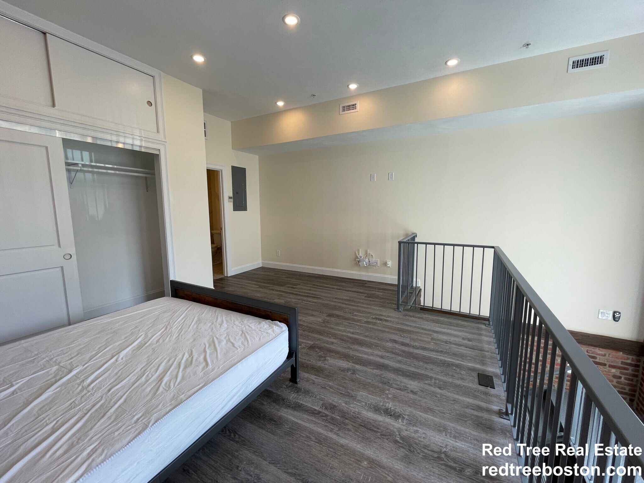 Building Photo - 1028a Commonwealth Ave