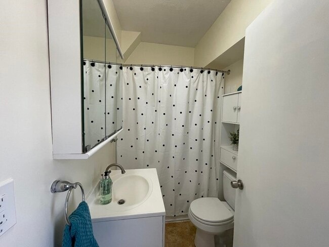 Building Photo - 274 Newtonville Ave